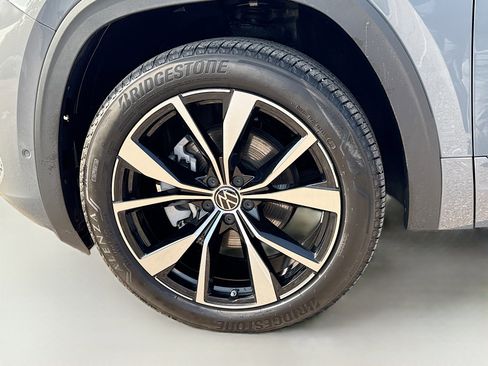 Used 2025 Volkswagen Atlas SEL Premium R-Line image 44