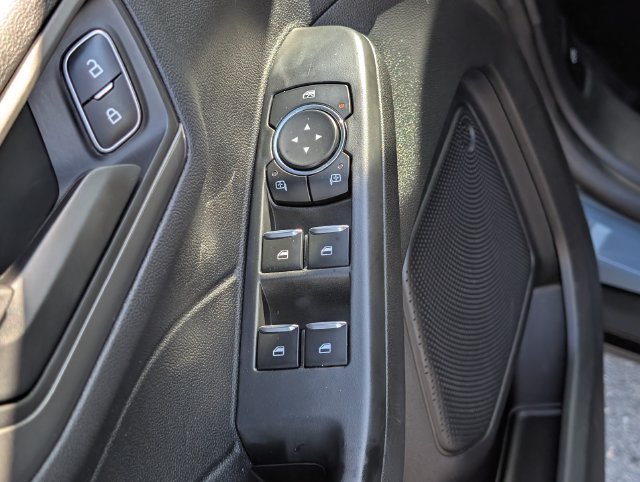 Used 2025 Ford Escape Active AWD/4WD image 15