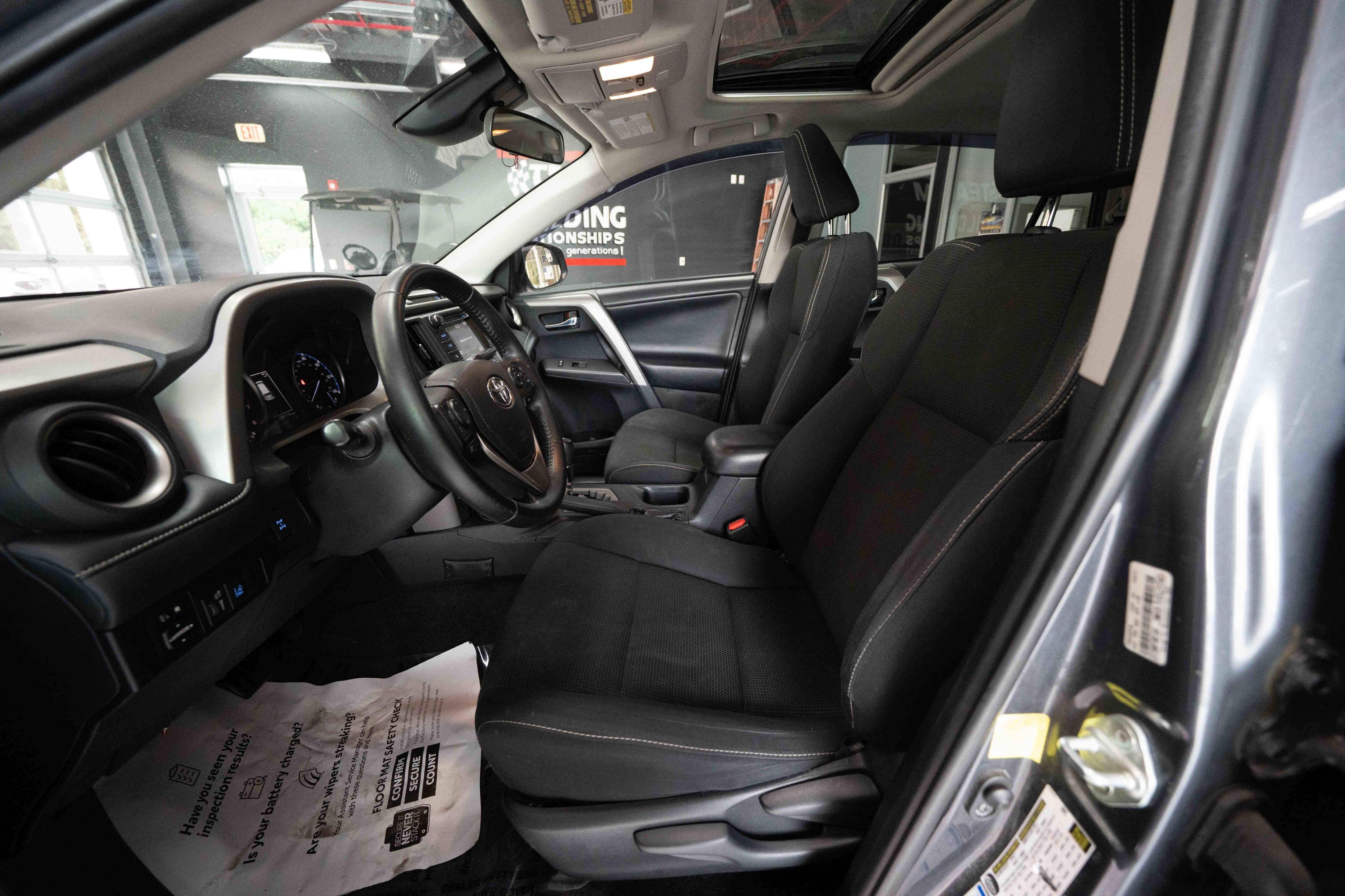 Used 2018 Toyota RAV4 XLE AWD/4WD image 9