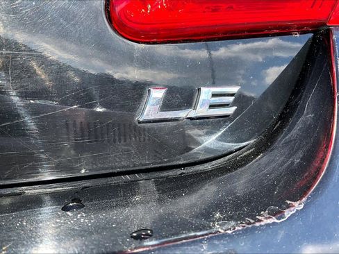 Used 2011 Toyota Camry LE image 9