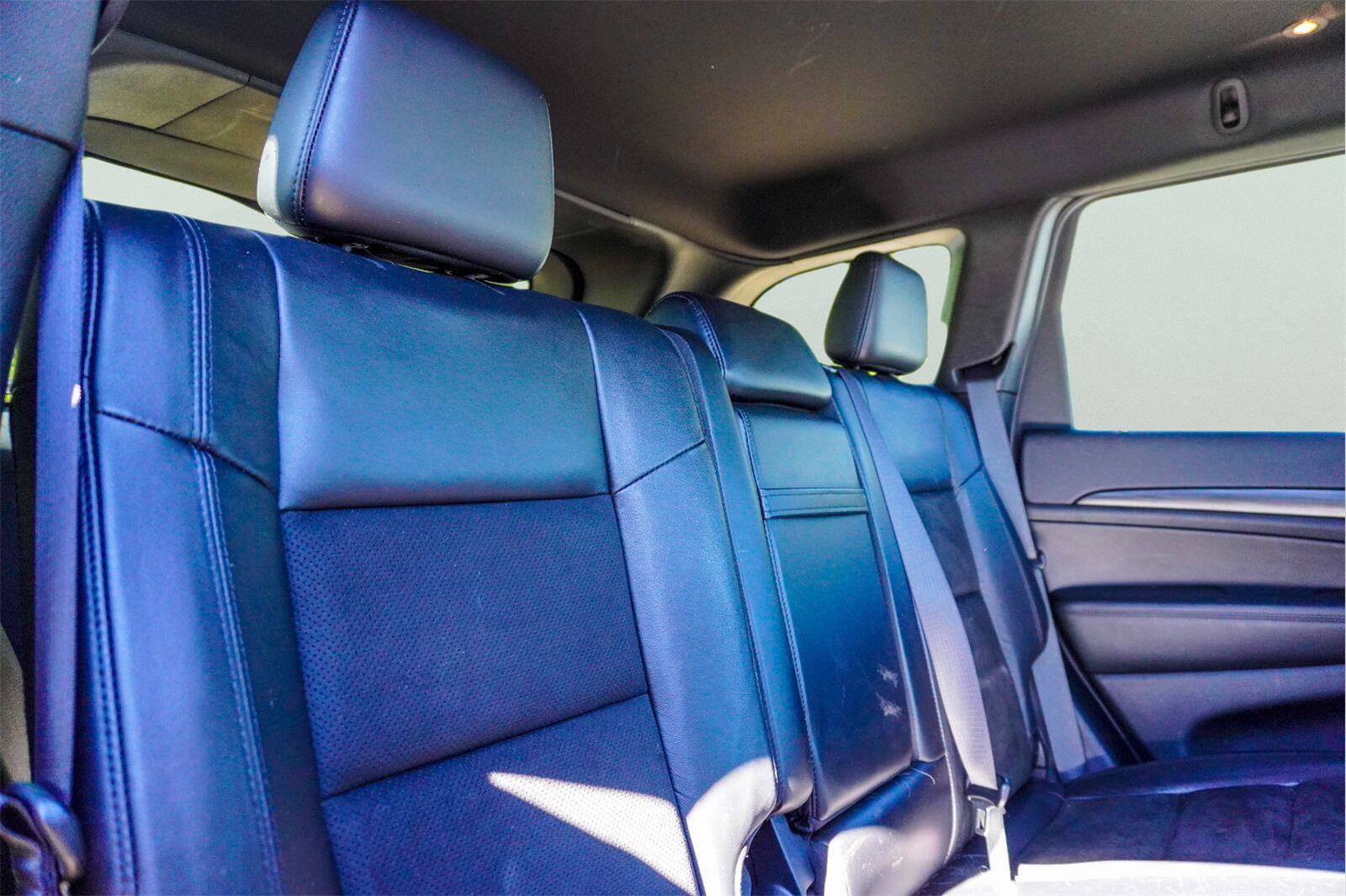 Used 2020 Jeep Grand Cherokee Altitude RWD image 10