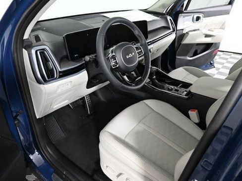 Certified 2025 Kia Sorento SX image 19