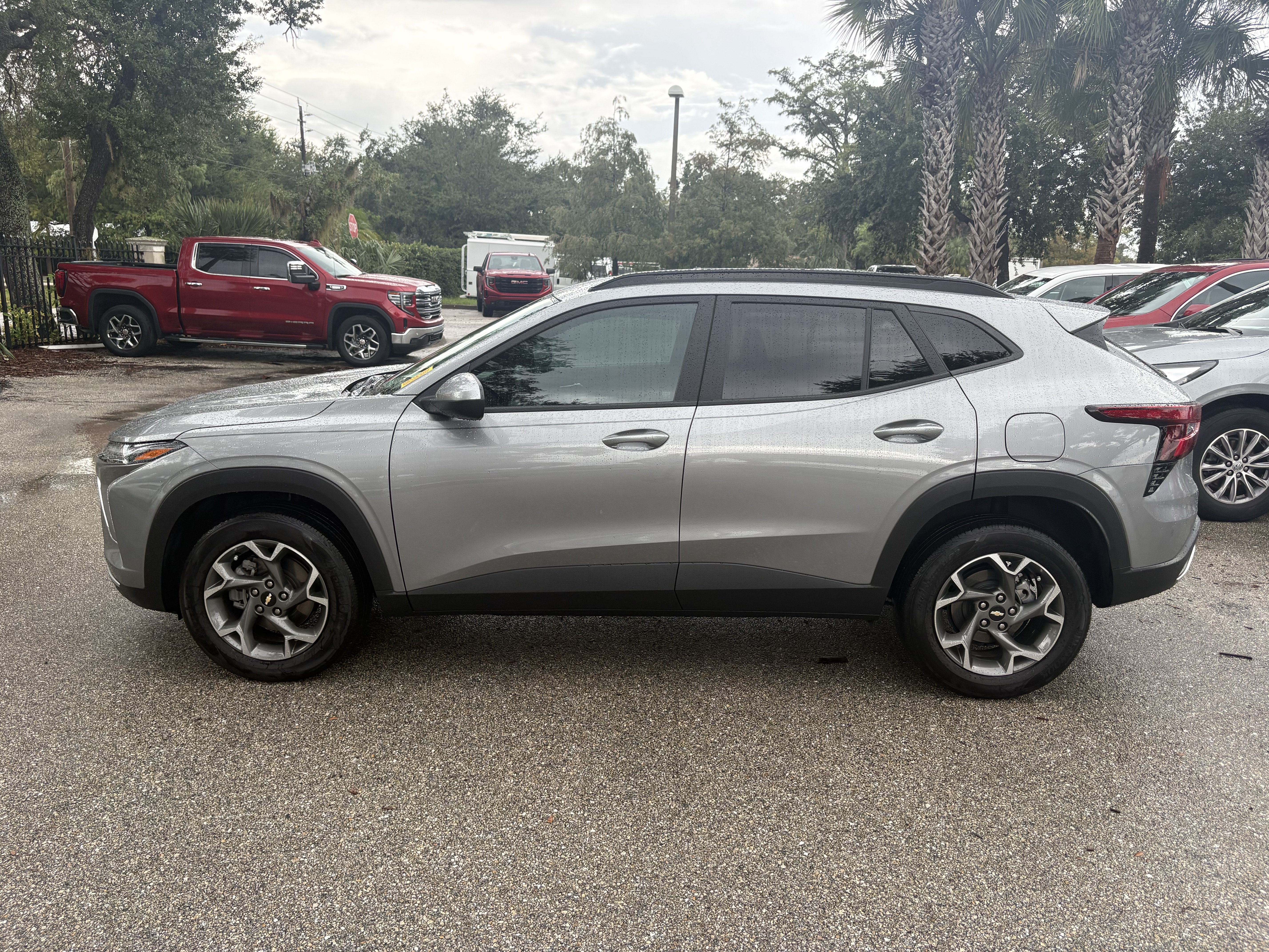 Used 2025 Chevrolet Trax LT w/ Driver Confidence Package FWD image 4