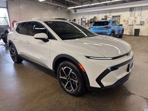 New 2026 Chevrolet Equinox EV LT image 8