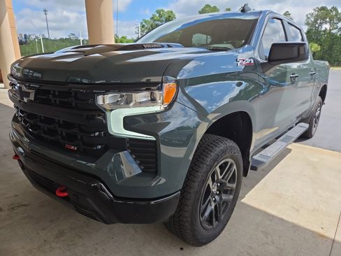 Used 2025 Chevrolet Silverado 1500 LT Trail Boss w/ Convenience Package II AWD/4WD image 1