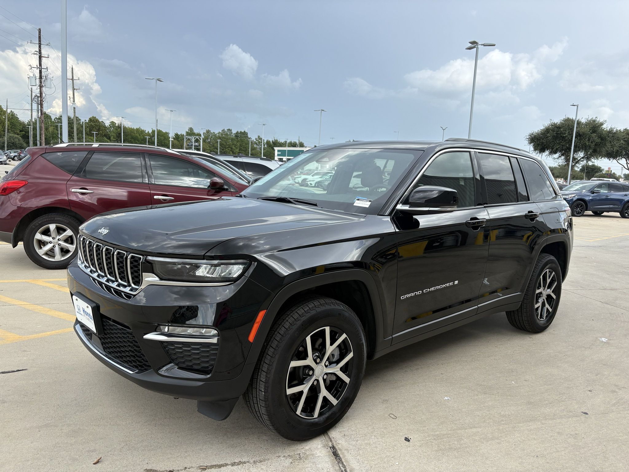 Used 2025 Jeep Grand Cherokee Limited w/ Trailer Tow Package AWD/4WD image 4