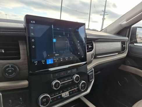 Used 2023 Ford Expedition Limited image 22