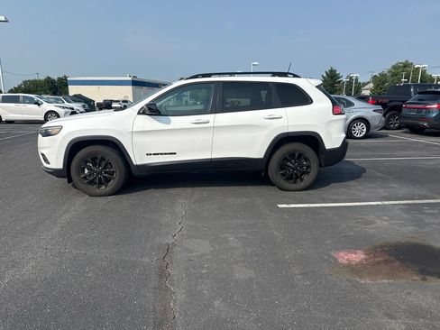 Used 2023 Jeep Cherokee Altitude Lux w/ Lux Elite Package AWD/4WD image 2