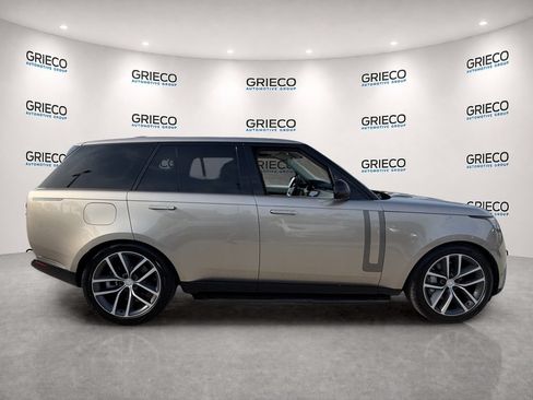 Used 2024 Land Rover Range Rover SE AWD/4WD image 8