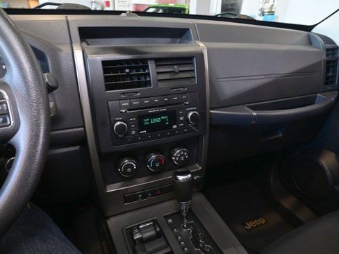 Used 2012 Jeep Liberty Sport AWD/4WD image 31