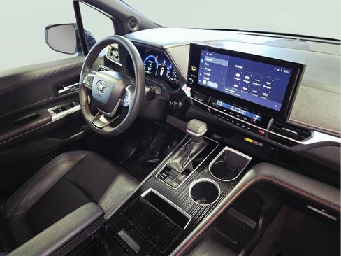 Used 2026 Toyota Sienna XSE FWD image 48