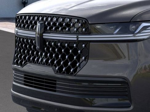 New 2026 Lincoln Navigator L Black Label AWD/4WD image 18