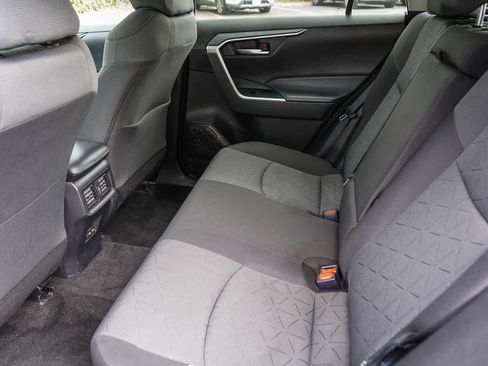 Used 2022 Toyota RAV4 XLE AWD/4WD image 16