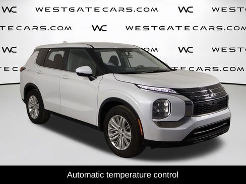 Used 2024 Mitsubishi Outlander ES image 4