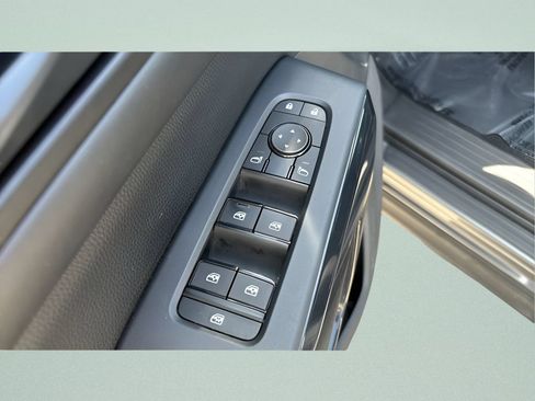 Used 2024 Nissan Pathfinder S AWD/4WD image 12