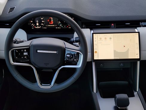 New 2025 Land Rover Discovery Sport S image 29