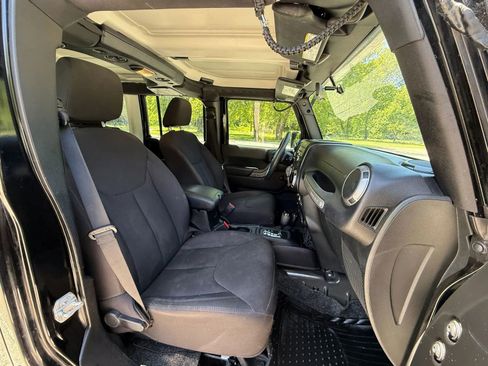 Used 2015 Jeep Wrangler Unlimited Sport AWD/4WD image 16