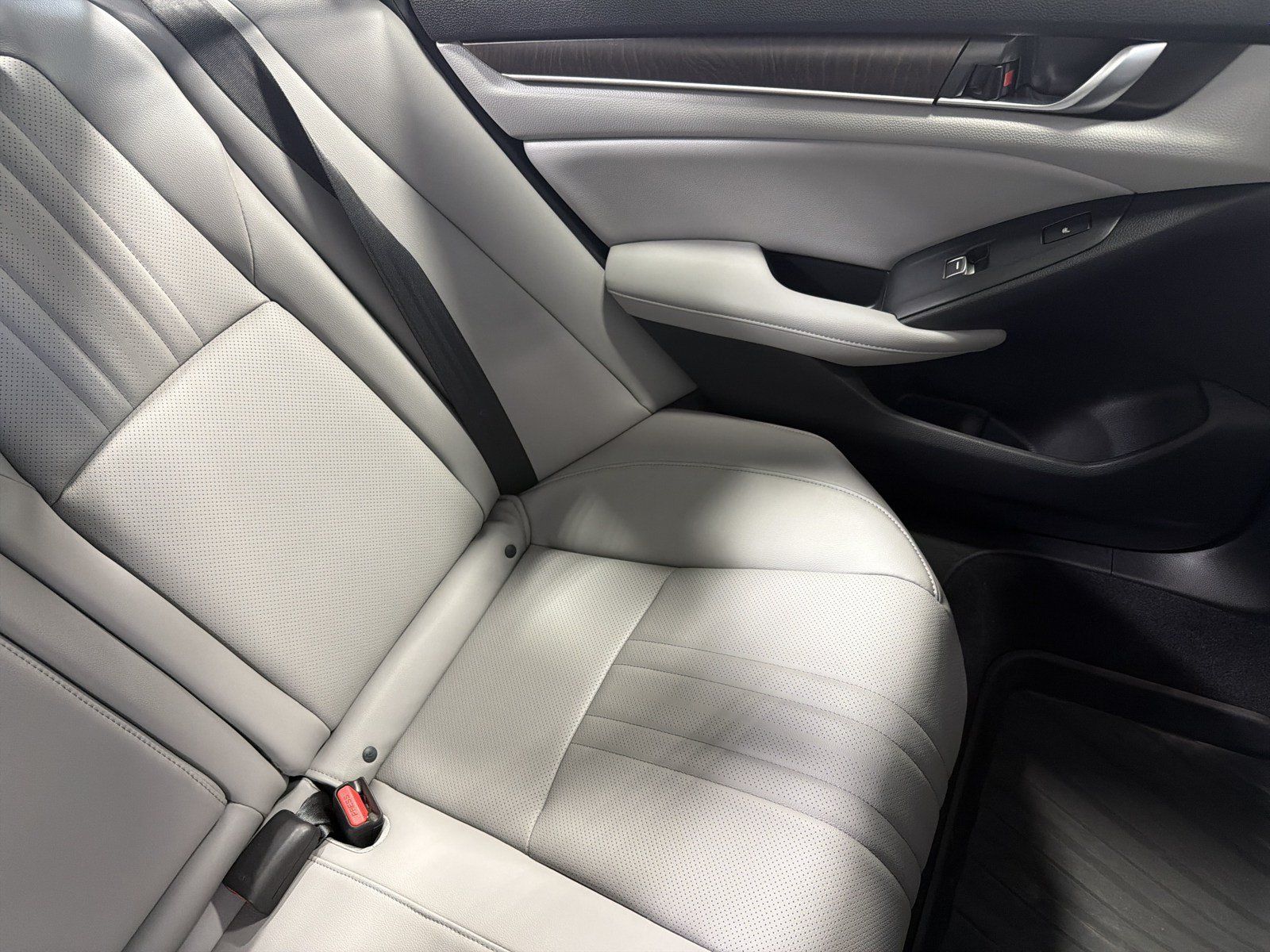 Used 2018 Honda Accord Touring image 14