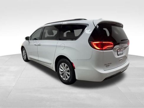 Used 2017 Chrysler Pacifica Touring-L image 11