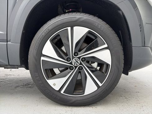 Used 2024 Volkswagen Taos SE image 18
