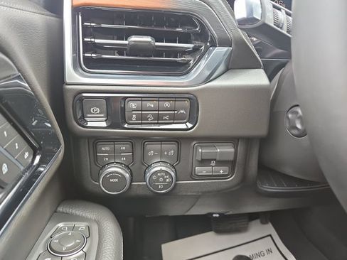Used 2026 GMC Yukon Denali w/ Advanced Technology Package AWD/4WD image 20