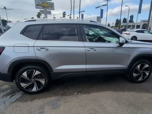 Used 2025 Volkswagen Taos SE image 9