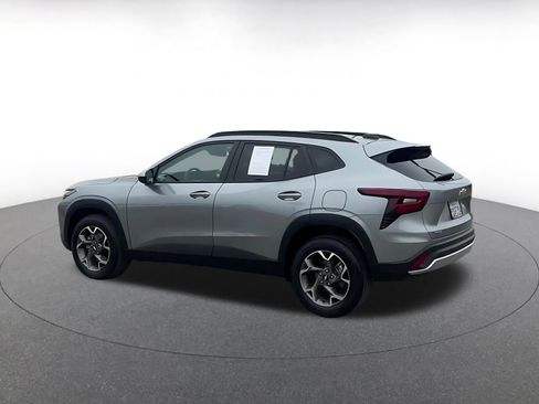 Used 2025 Chevrolet Trax LT image 10