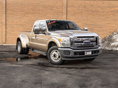 Used 2011 Ford F350 XLT w/ Camper Pkg image 5