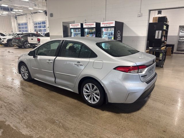 Used 2026 Toyota Corolla LE w/ LE Premium Package FWD image 4