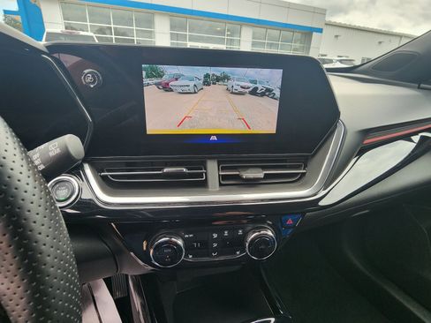 Used 2024 Chevrolet Trax RS w/ Driver Confidence Package FWD image 19