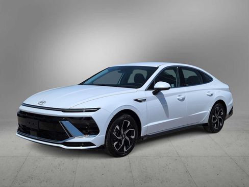 Used 2025 Hyundai Sonata SEL FWD image 4