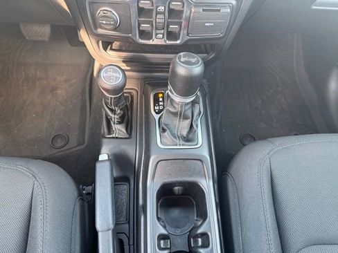 Used 2022 Jeep Wrangler Unlimited Sahara w/ LED Lighting Group AWD/4WD image 7