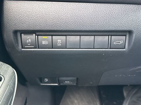 Used 2023 Toyota Venza Nightshade image 33