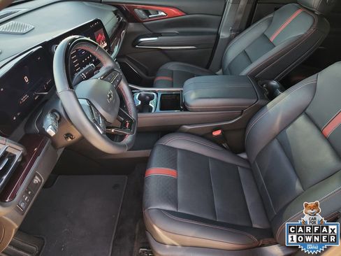 Used 2024 Chevrolet Traverse RS image 16