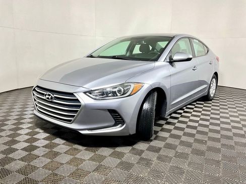Used 2017 Hyundai Elantra SE w/ Cargo Package image 6
