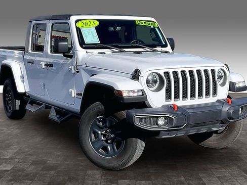 Used 2023 Jeep Gladiator Mojave AWD/4WD image 11