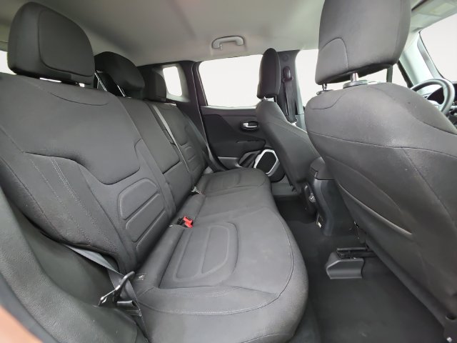 Used 2019 Jeep Renegade Latitude w/ Popular Equipment Group FWD image 14