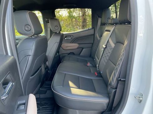 Used 2023 GMC Canyon Denali image 13