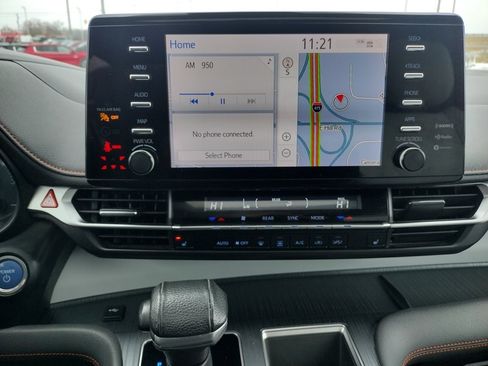 Used 2021 Toyota Sienna XSE image 3