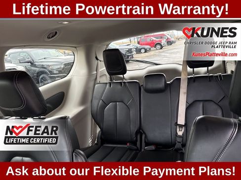 Used 2023 Chrysler Pacifica Touring-L image 31