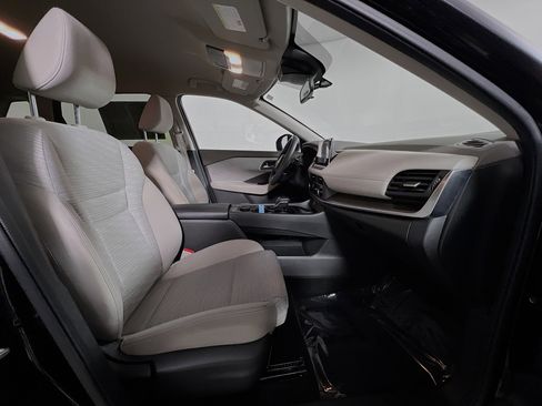 Used 2023 Nissan Rogue SV image 31