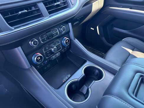 Used 2022 GMC Yukon SLT w/ SLT Luxury Package image 30