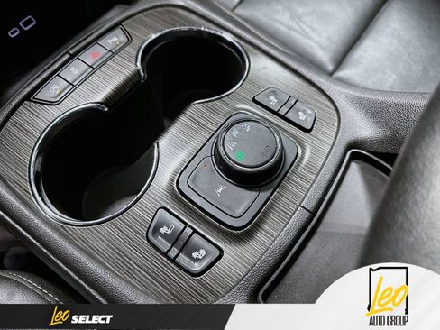 Used 2023 GMC Acadia SLT AWD/4WD image 24