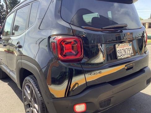 Used 2021 Jeep Renegade Latitude w/ Luxury Group II image 40