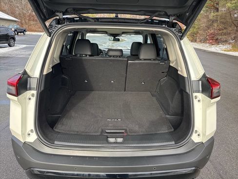 Used 2023 Nissan Rogue SV w/ SV Premium Package image 13