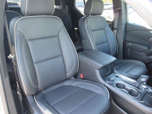 Used 2023 Chevrolet Traverse Premier w/ Redline Edition image 10