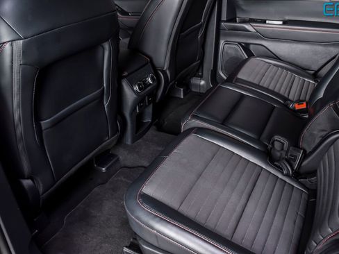 Used 2025 Ford Explorer ST-Line w/ ST-Line Street Pack image 20