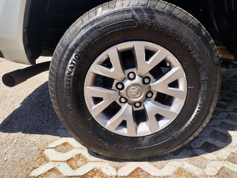 Used 2017 Toyota Tacoma TRD Sport image 26