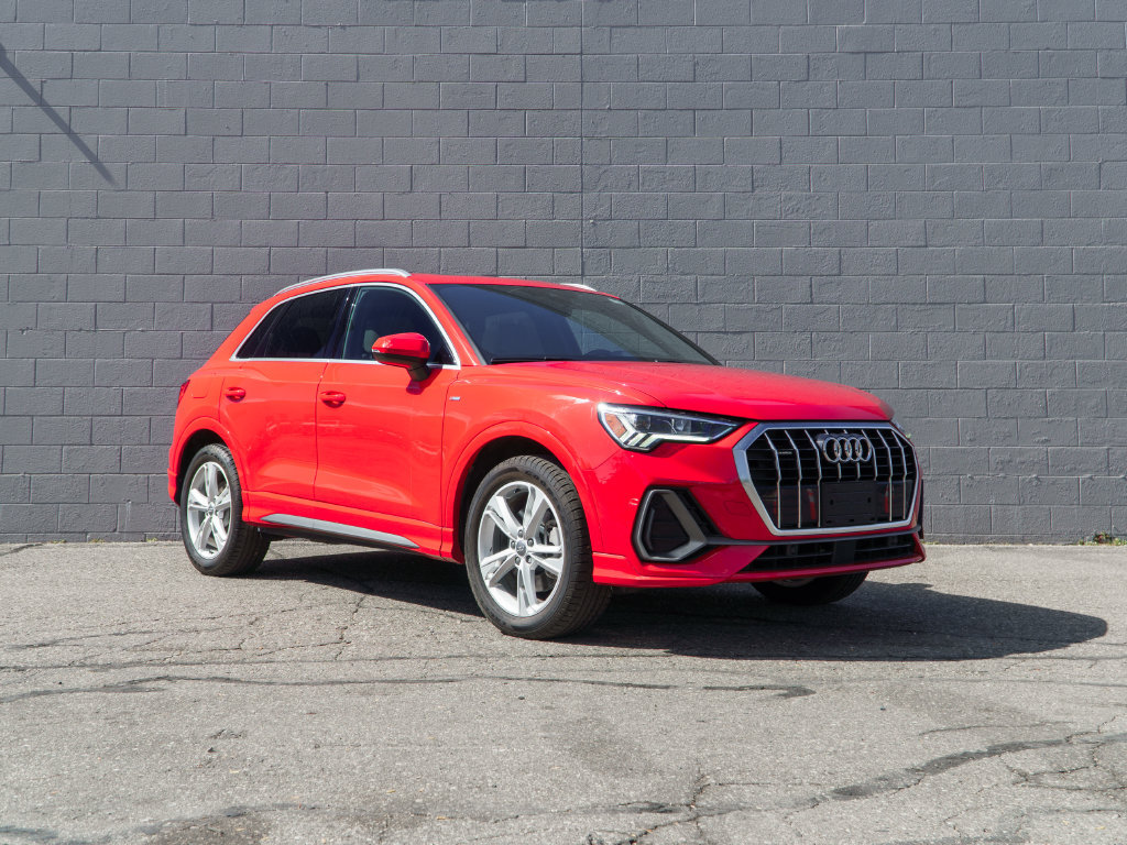 Used 2020 Audi Q3 2.0T Premium Plus w/ Premium Plus Package AWD/4WD image 9