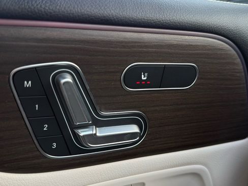 Used 2025 Mercedes-Benz GLB 250 image 13